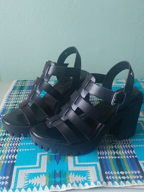 Madden NYC Black Strappy Chunky Sole Sandals